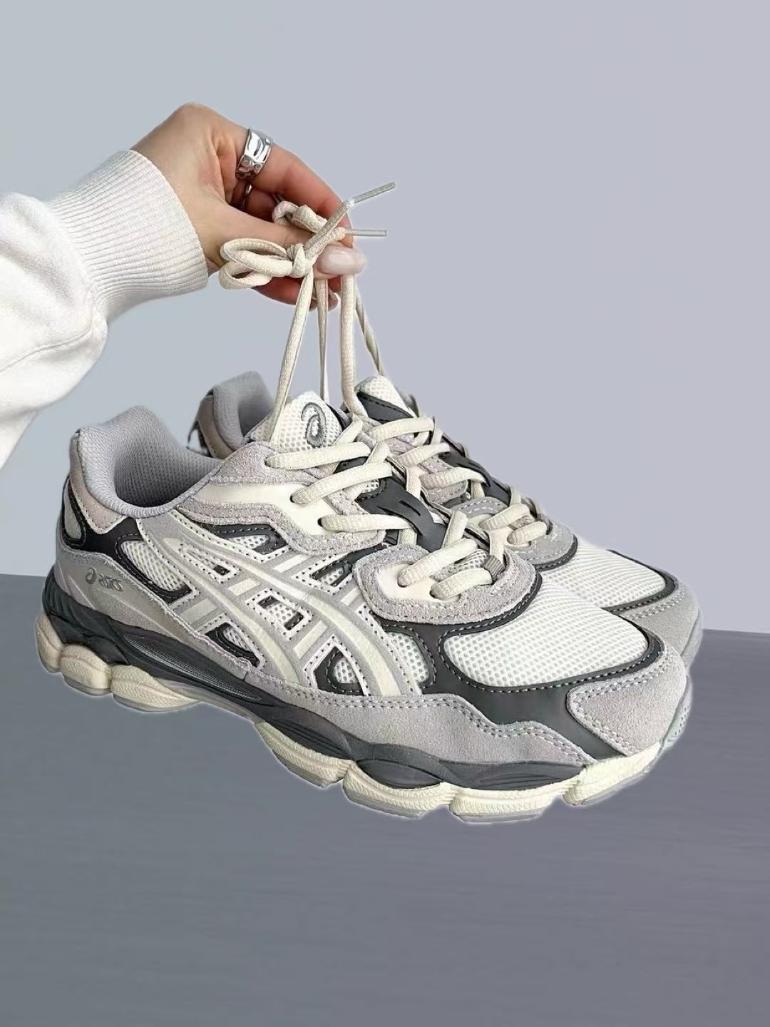 ASICS GEL-NYC Men Cream Oyster Grey review Santiago 00