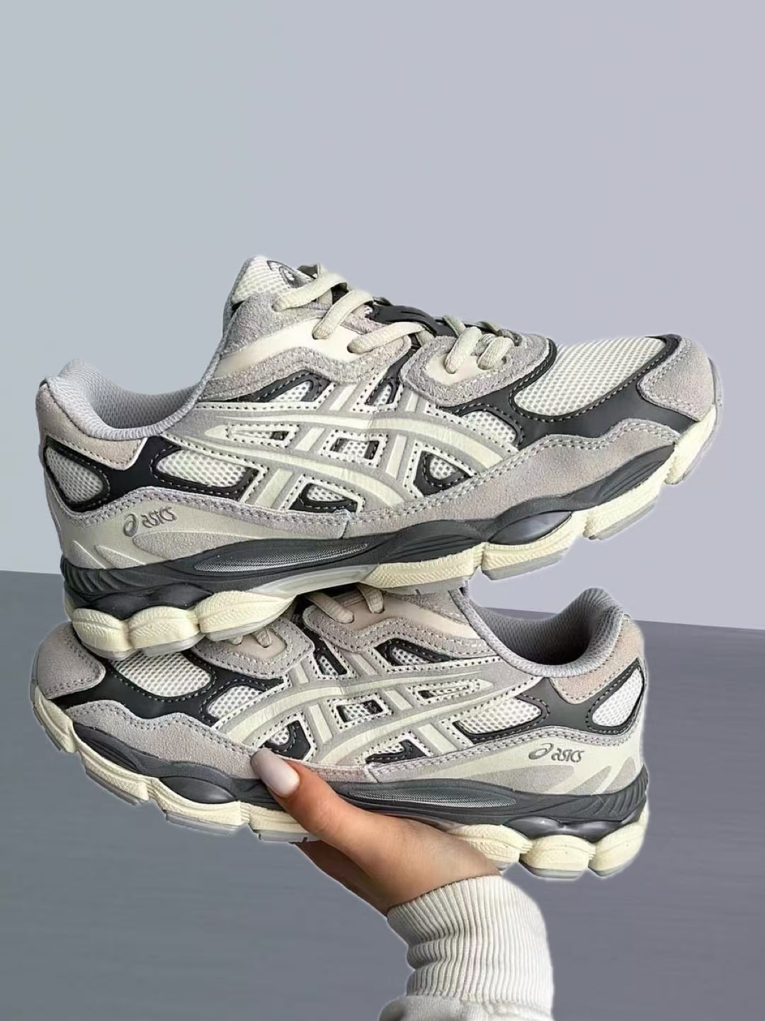 ASICS GEL-NYC Men Cream Oyster Grey review Santiago 01