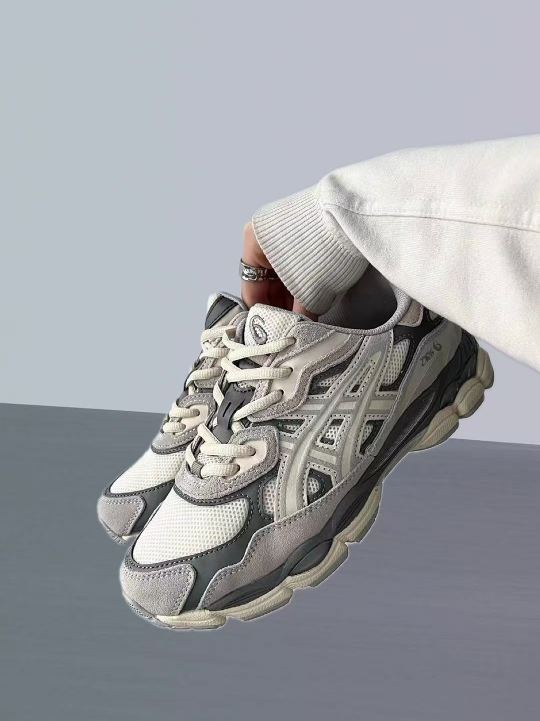 ASICS GEL-NYC Men Cream Oyster Grey review Santiago 02