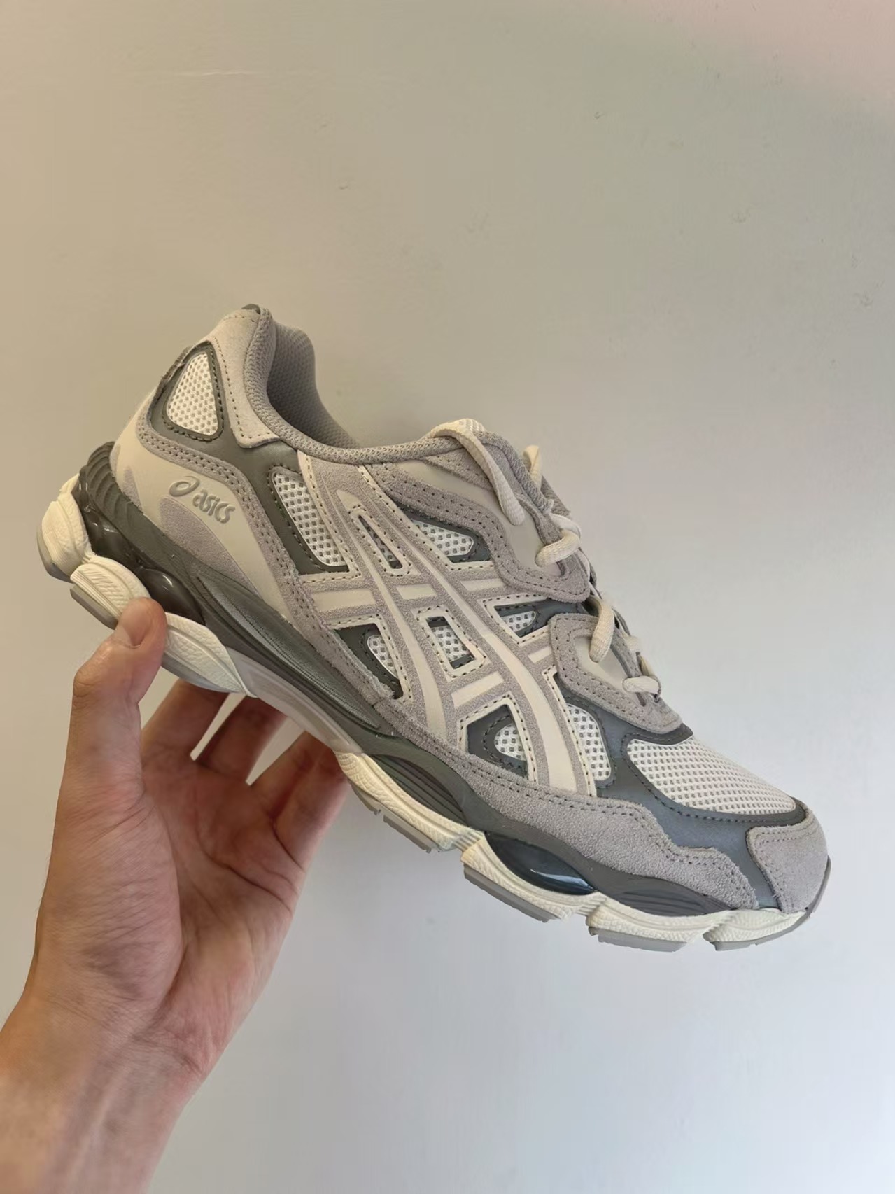 ASICS GEL-NYC Men Cream Oyster Grey review Rodney 00