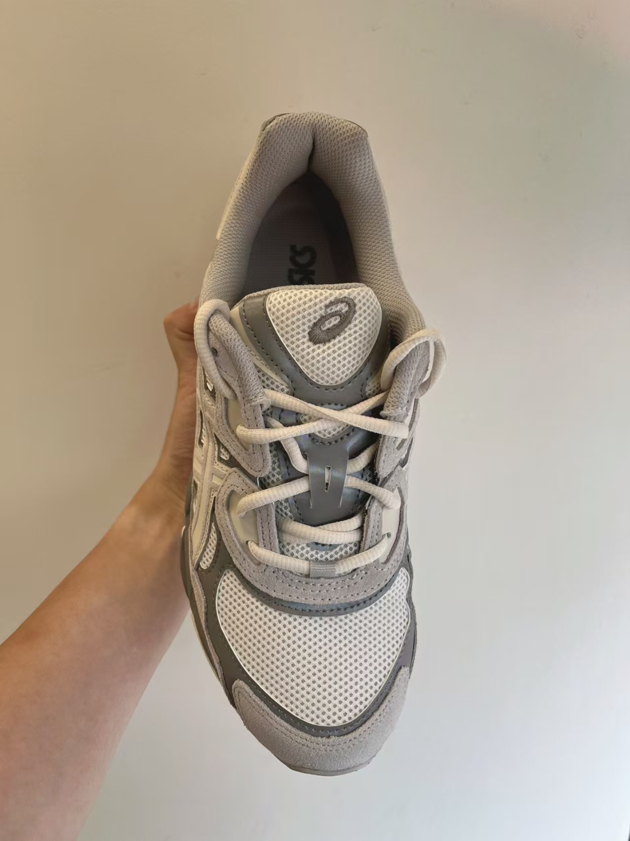 ASICS GEL-NYC Men Cream Oyster Grey review Rodney 01