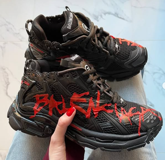 Balenciaga Runner Black And Red Characters 677402 W3RB1 0102 review Justin 02