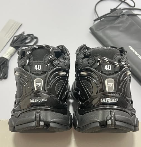 Balenciaga Runner All Black 772774 W3RBT 1000 review Sebastian 01