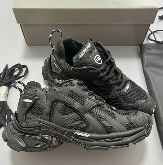 Balenciaga Runner All Black 772774 W3RBT 1000 review Sebastian 00