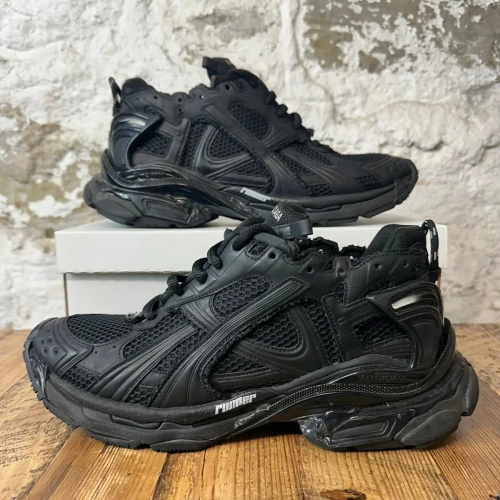 Balenciaga Runner All Black 772774 W3RBT 1000 review 