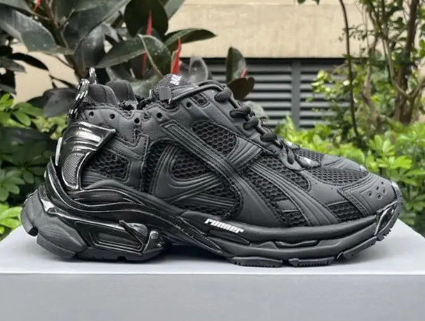 Balenciaga Runner All Black 772774 W3RBT 1000 review Magee