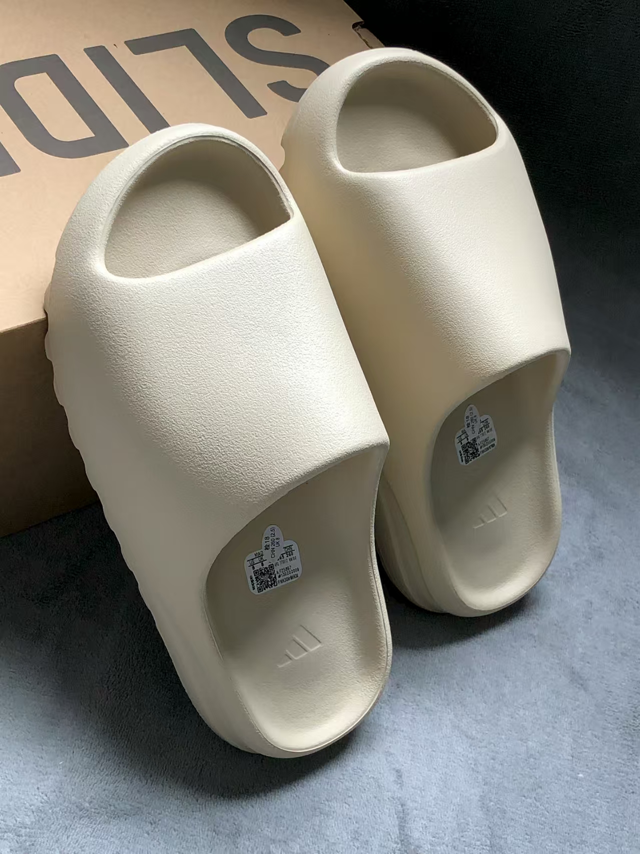 Adidas Yeezy Slide Bone FW6345 review Kelsey 01