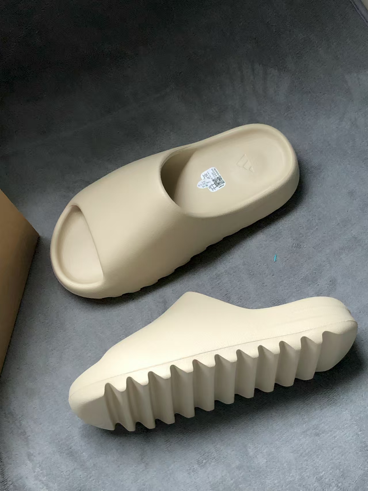 Adidas Yeezy Slide Bone FW6345 review Kelsey 02