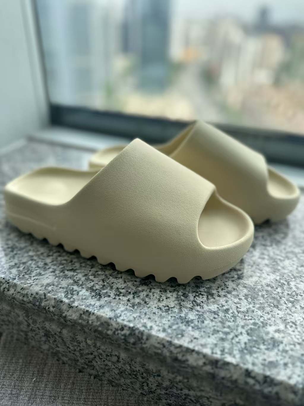 Adidas Yeezy Slide Bone FW6345 review Malcolm 01