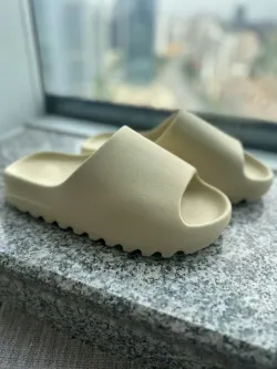 Adidas Yeezy Slide Bone FW6345 review Malcolm 02
