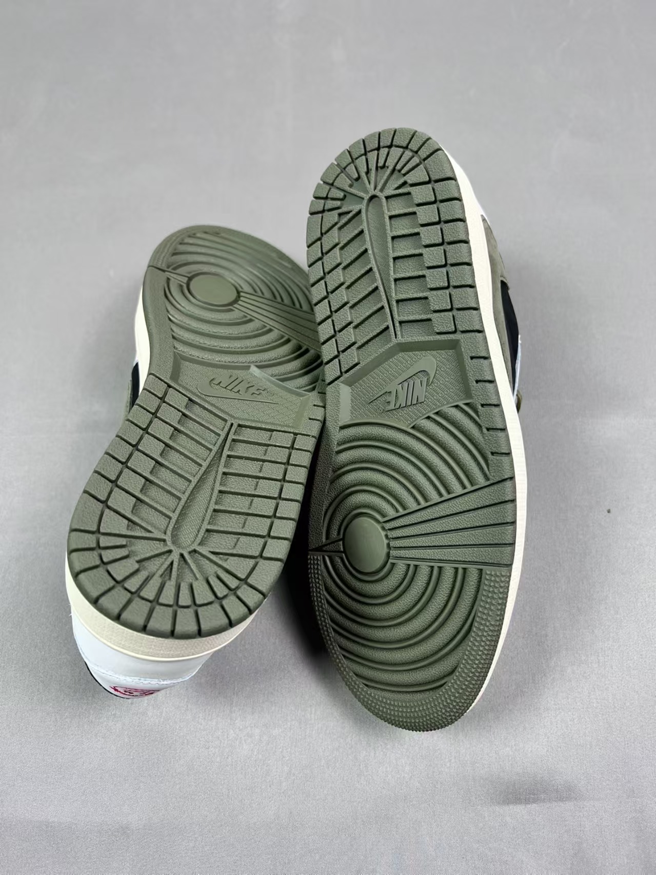 Air Jordan 1 Retro Low OG SP Travis Scott Olive (Women's) DZ4137-106  review Hugh 01