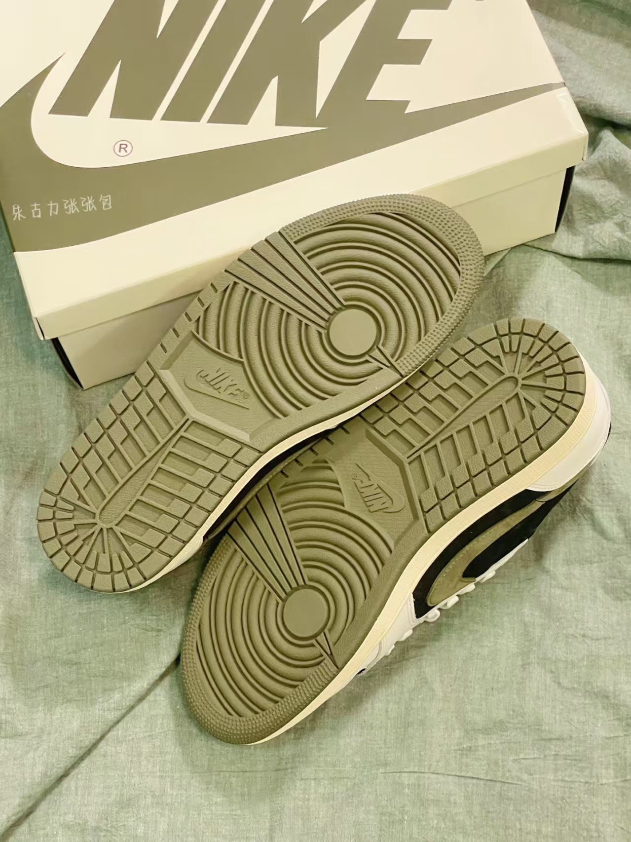 Air Jordan 1 Retro Low OG SP Travis Scott Olive (Women's) DZ4137-106  review Jacob 02