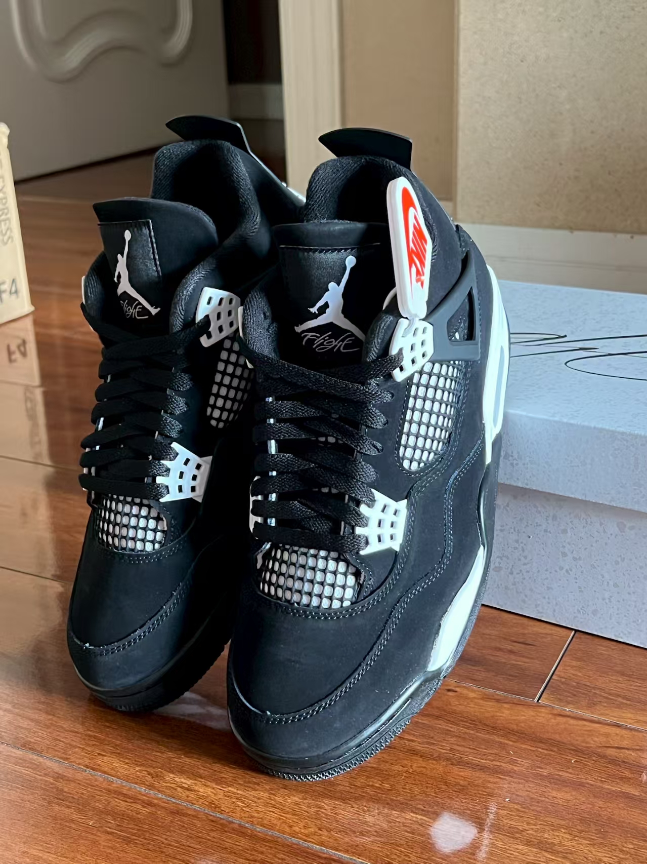 TOP Version Air Jordan 4 Retro White Thunder FQ8138-001 review Uriah 00