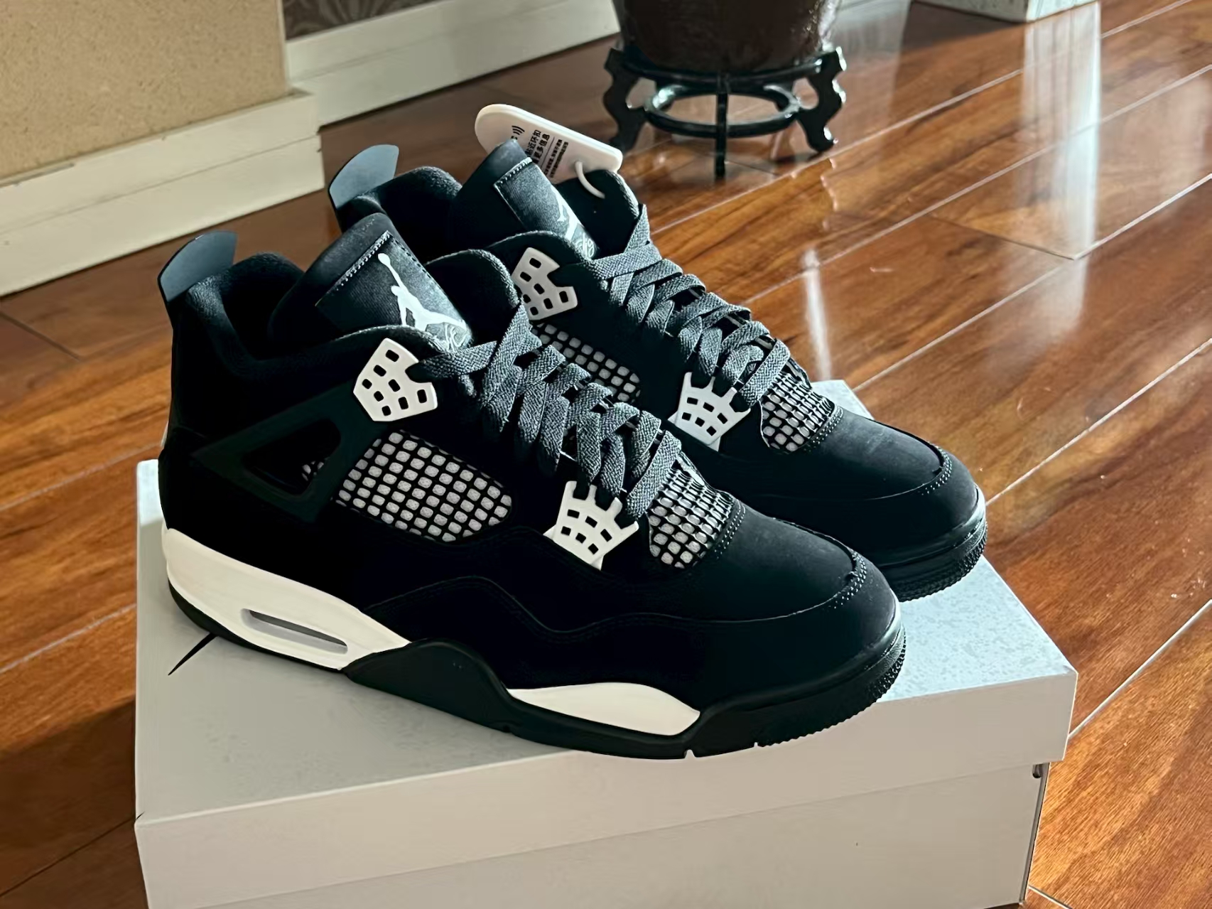 TOP Version Air Jordan 4 Retro White Thunder FQ8138-001 review Uriah 01