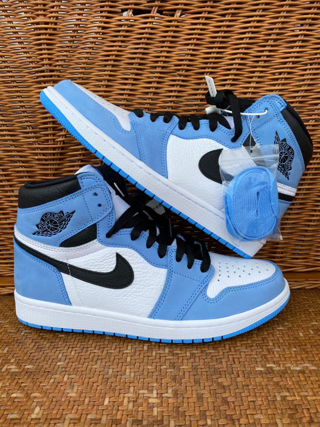 TOP Version Air Jordan 1 High OG University Blue 555088-134 review Darnell