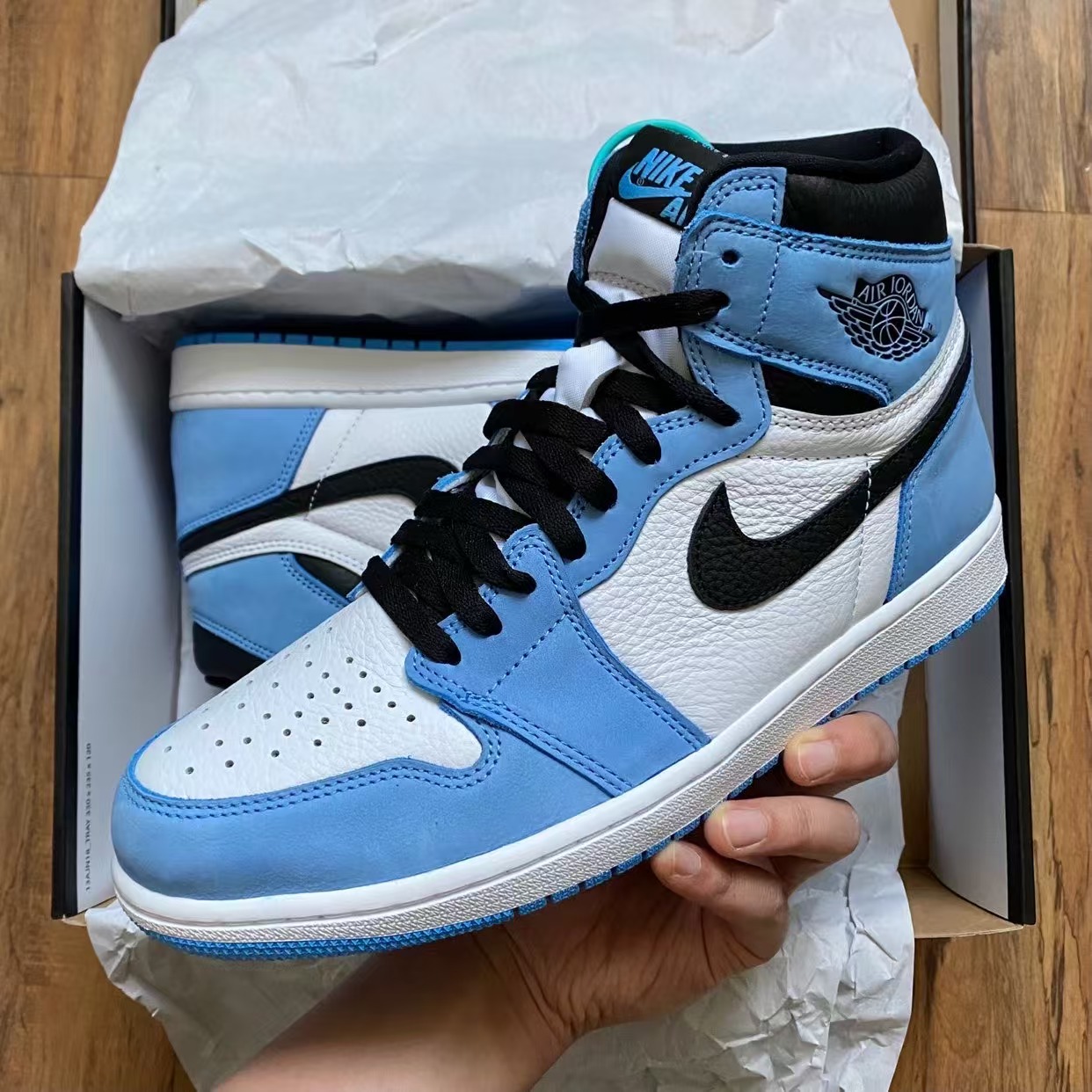 TOP Version Air Jordan 1 High OG University Blue 555088-134 review Dominic 01