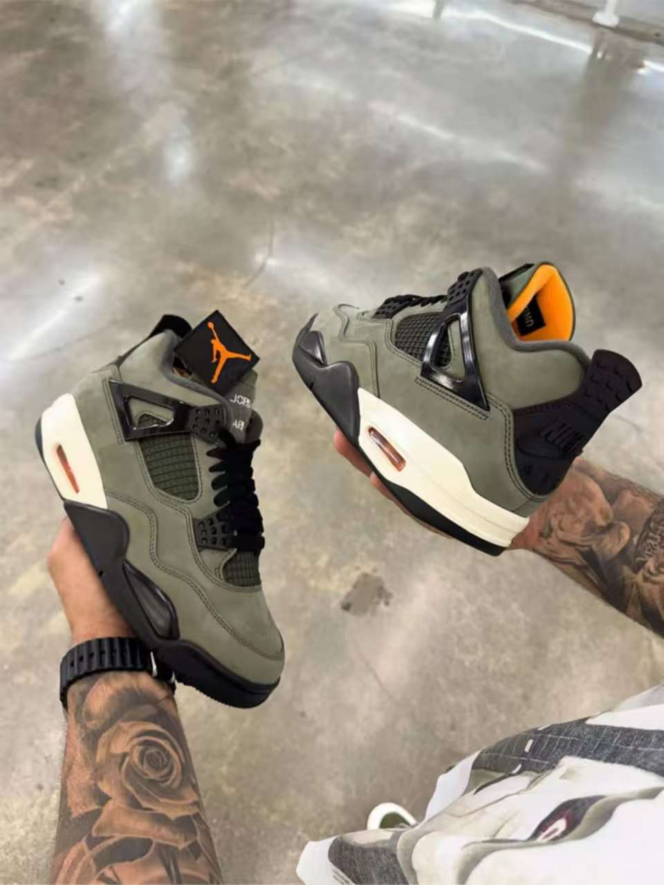 TOP Version Undefeated x Air Jordan 4 Retro IB1519-200 review Lionel 01