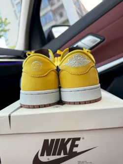 TOP Version Travis Scott x Air Jordan 1 Low OG Canary DZ4137-700 review Larry 01