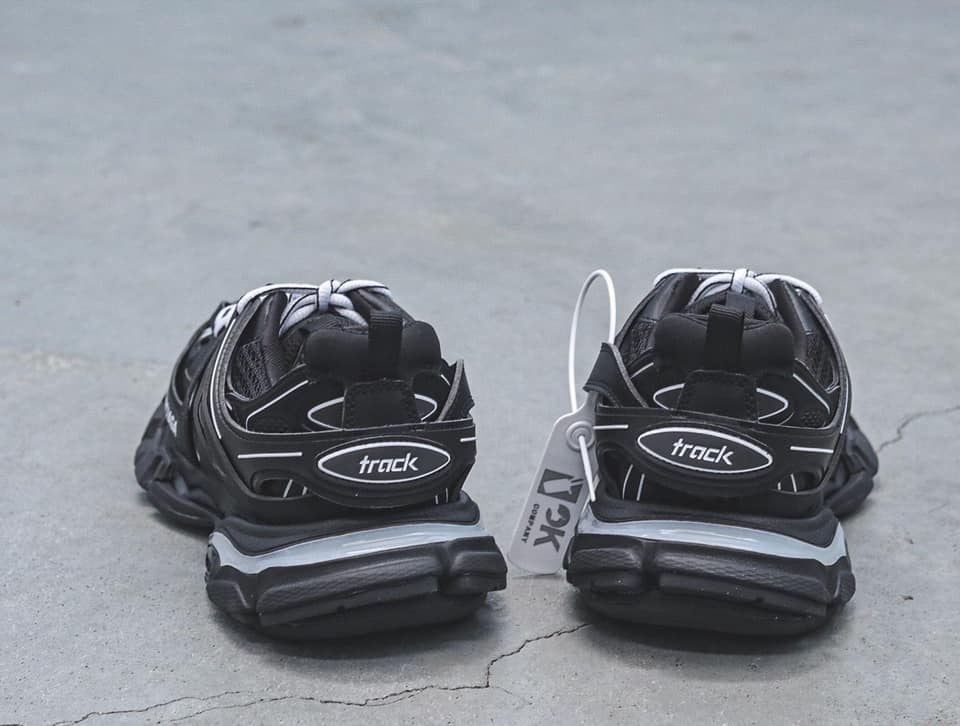 Balenciaga Tess Black And White  542023 W1GB1 2045 (With LED) review Frank 00