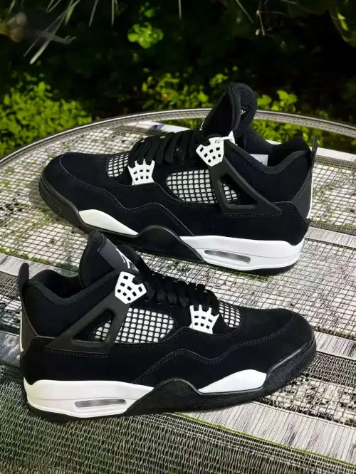 Air Jordan 4 Retro “White Thunder” FQ8138-001 review 