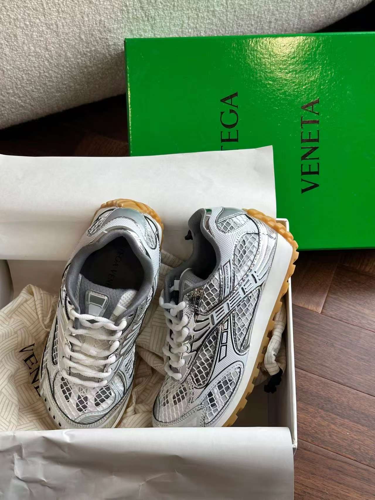 【FLASH SALE】Bottega Veneta Orbit Silver White (Women's)  755915V2X401425 review Roderick 00