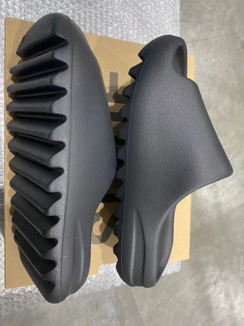 Adidas Yeezy Slide Onyx (2022/2023) HQ6448 review 