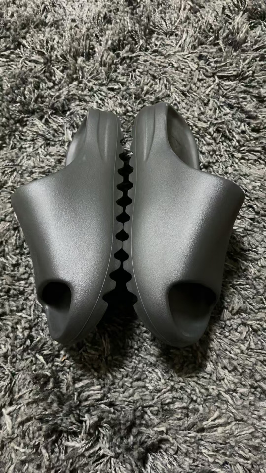 Adidas Yeezy Slide Onyx (2022/2023) HQ6448 review Wordsworth 01