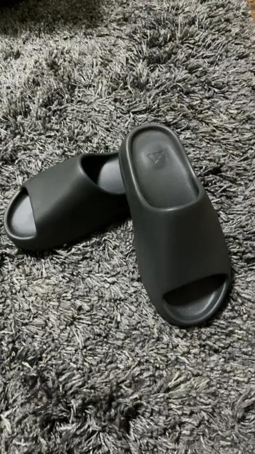 Adidas Yeezy Slide Onyx (2022/2023) HQ6448 review 