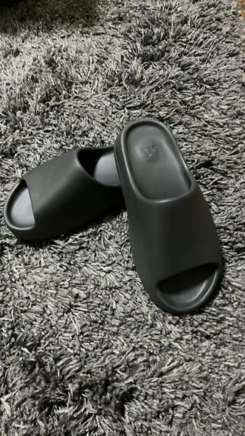Adidas Yeezy Slide Onyx (2022/2023) HQ6448 review 