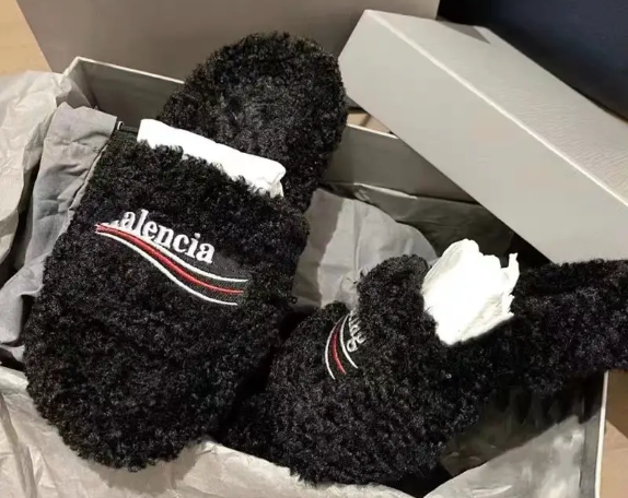 Balenciaga Furry Slide Coke Label Black review Leonard 00