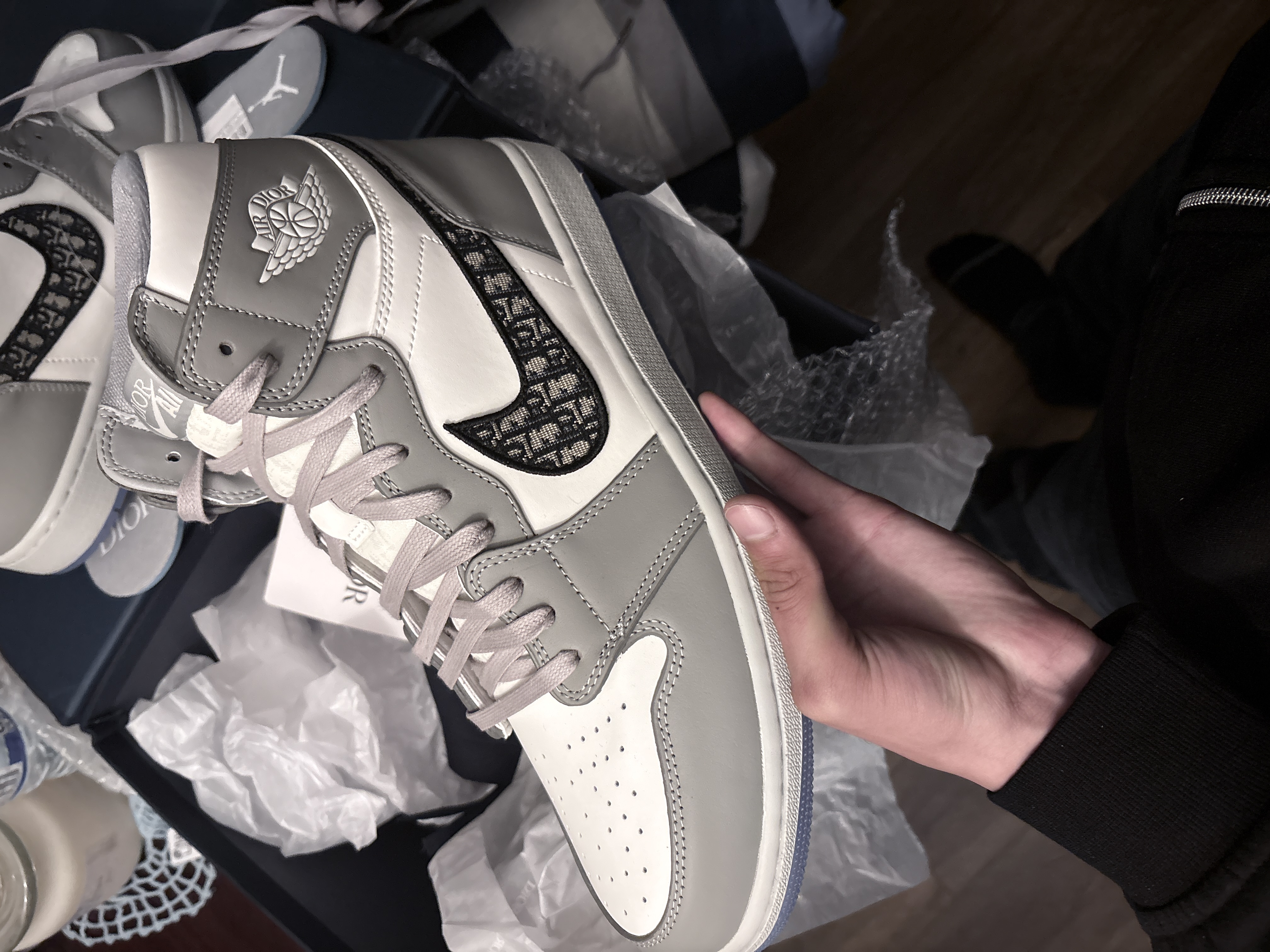 Air Jordan 1 Retro High Dior CN8607-002  review Carlos Carmona 01