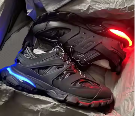 Balenciaga Tess S.Black 555032 W1GB7 1000 (With LED) review Malcolm 01