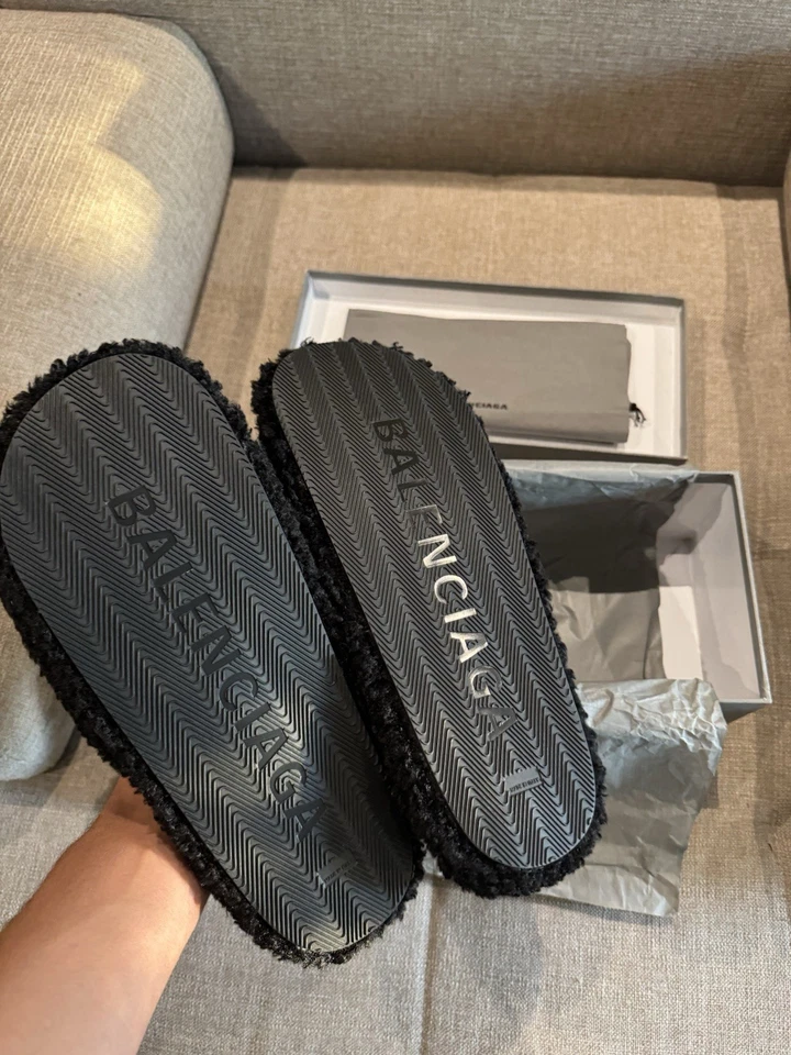 Balenciaga Furry Slide Coke Label Black review Oscar 03