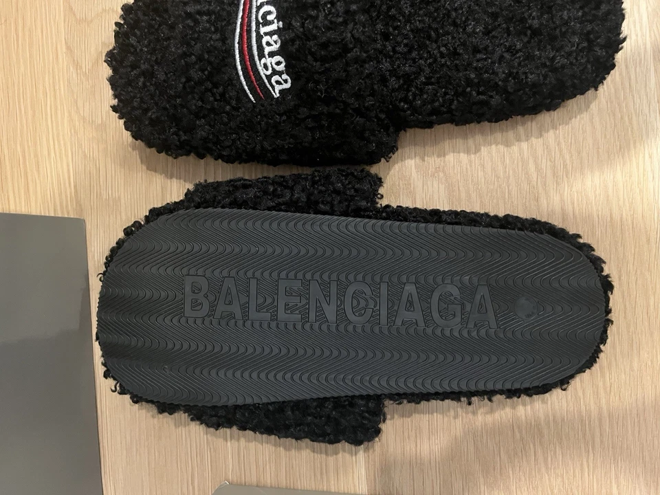 Balenciaga Furry Slide Coke Label Black review Phoebe 02