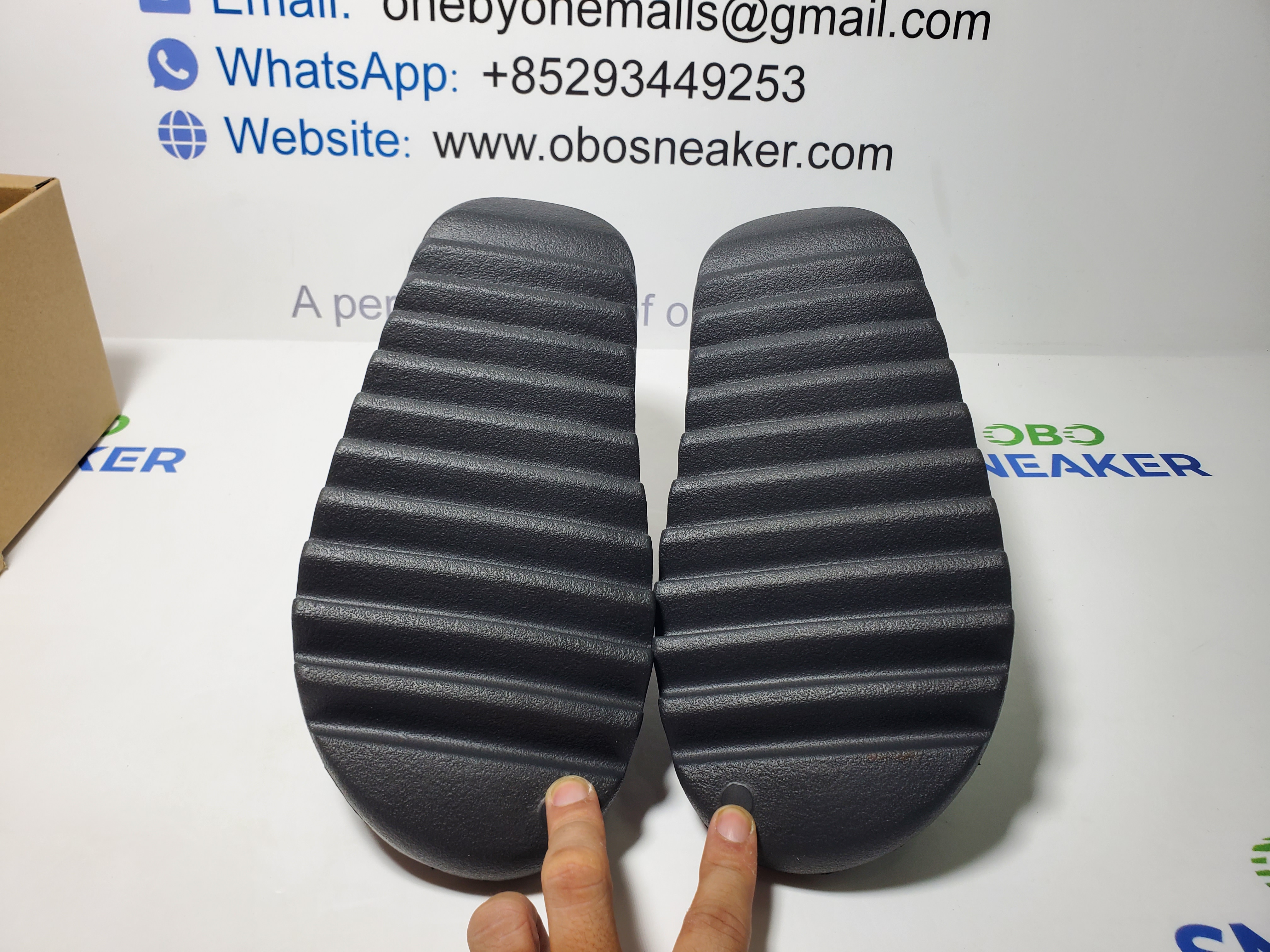 Adidas Yeezy Slide Onyx (2022/2023) HQ6448 review Obosneaker 04
