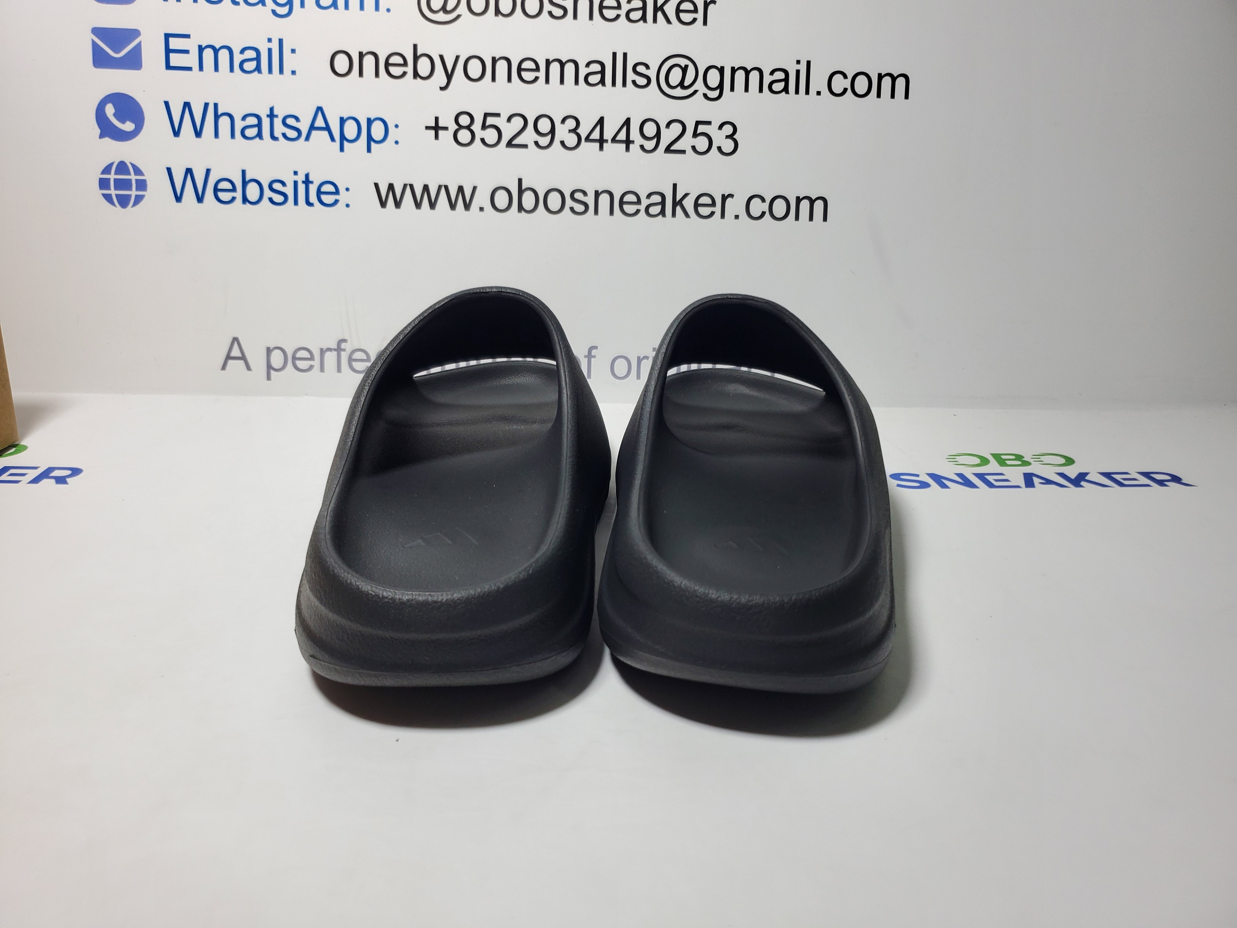 Adidas Yeezy Slide Onyx (2022/2023) HQ6448 review Obosneaker 02