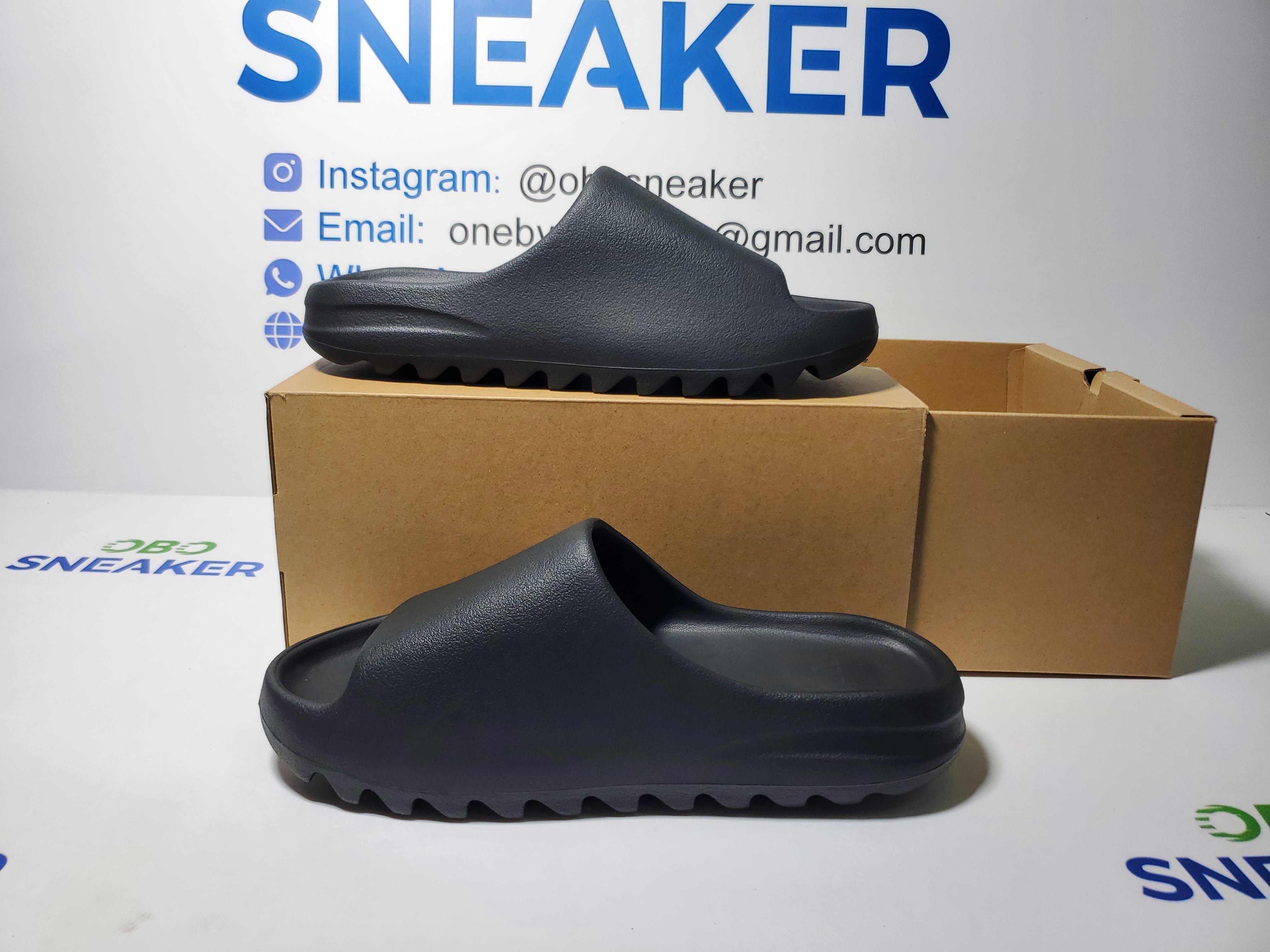 Adidas Yeezy Slide Onyx (2022/2023) HQ6448 review Obosneaker 01