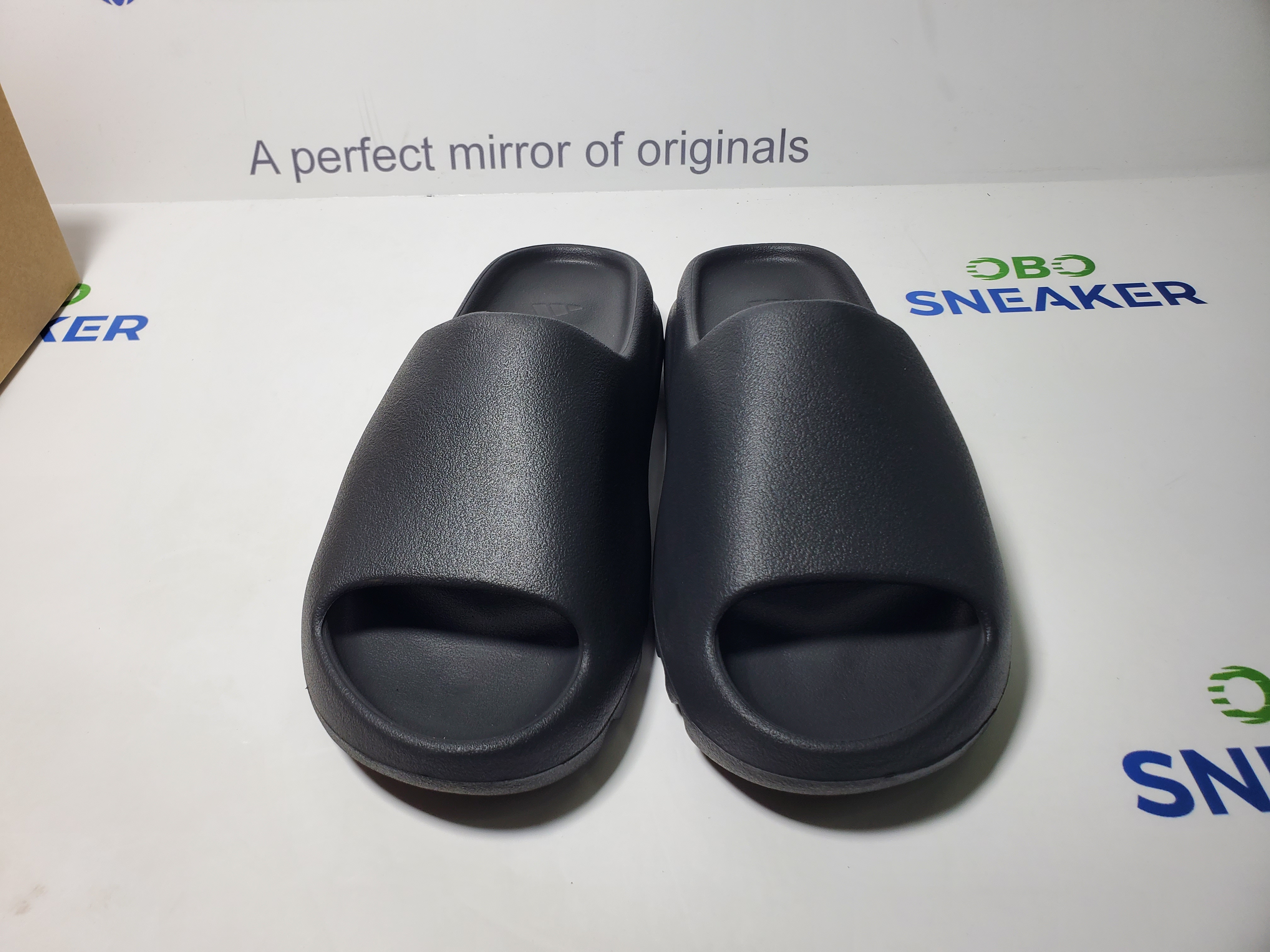 Adidas Yeezy Slide Onyx (2022/2023) HQ6448 review Obosneaker 03