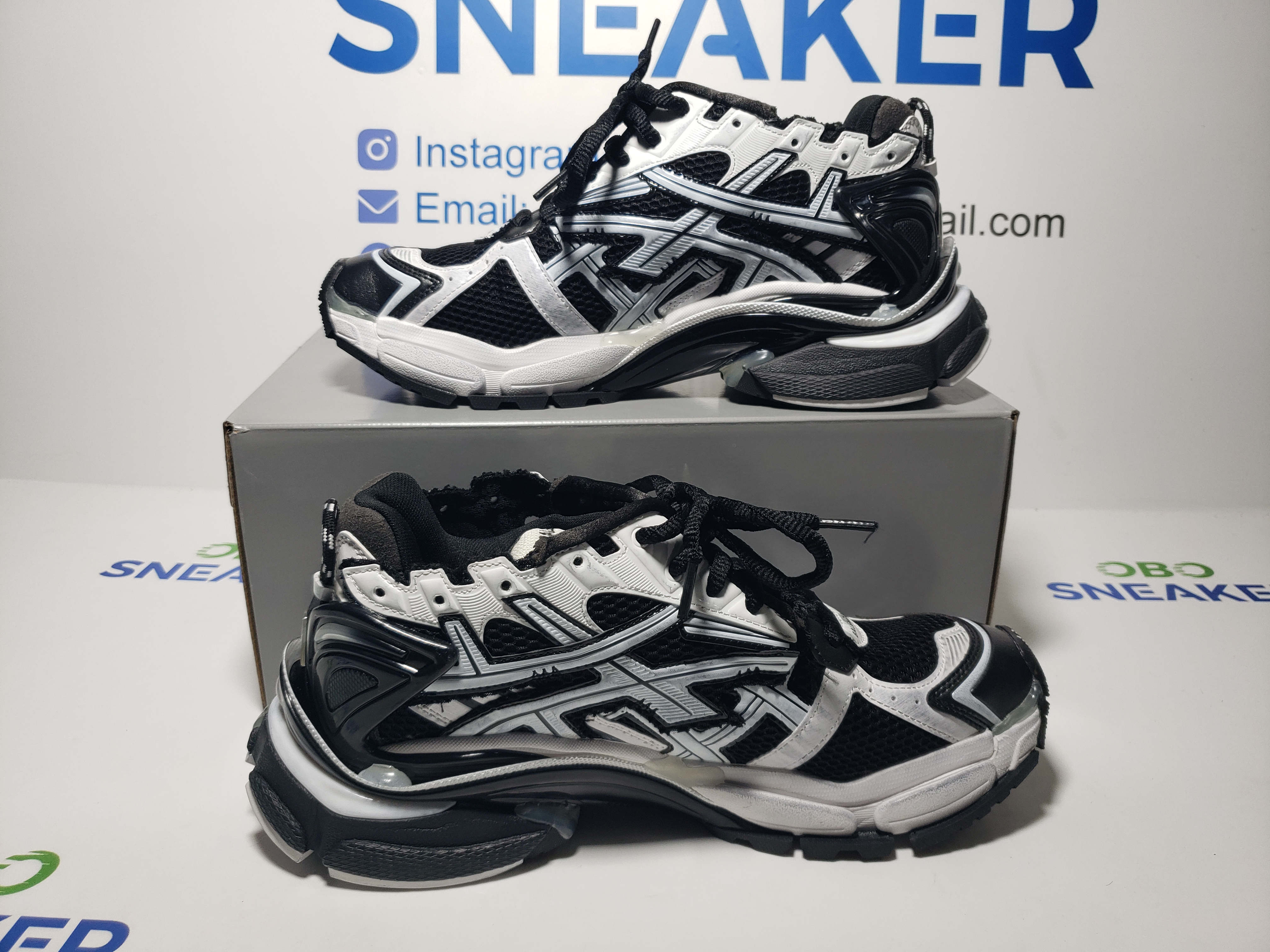 Balenciaga Runner Black White  677403W3RB29010 review Obosneaker 01