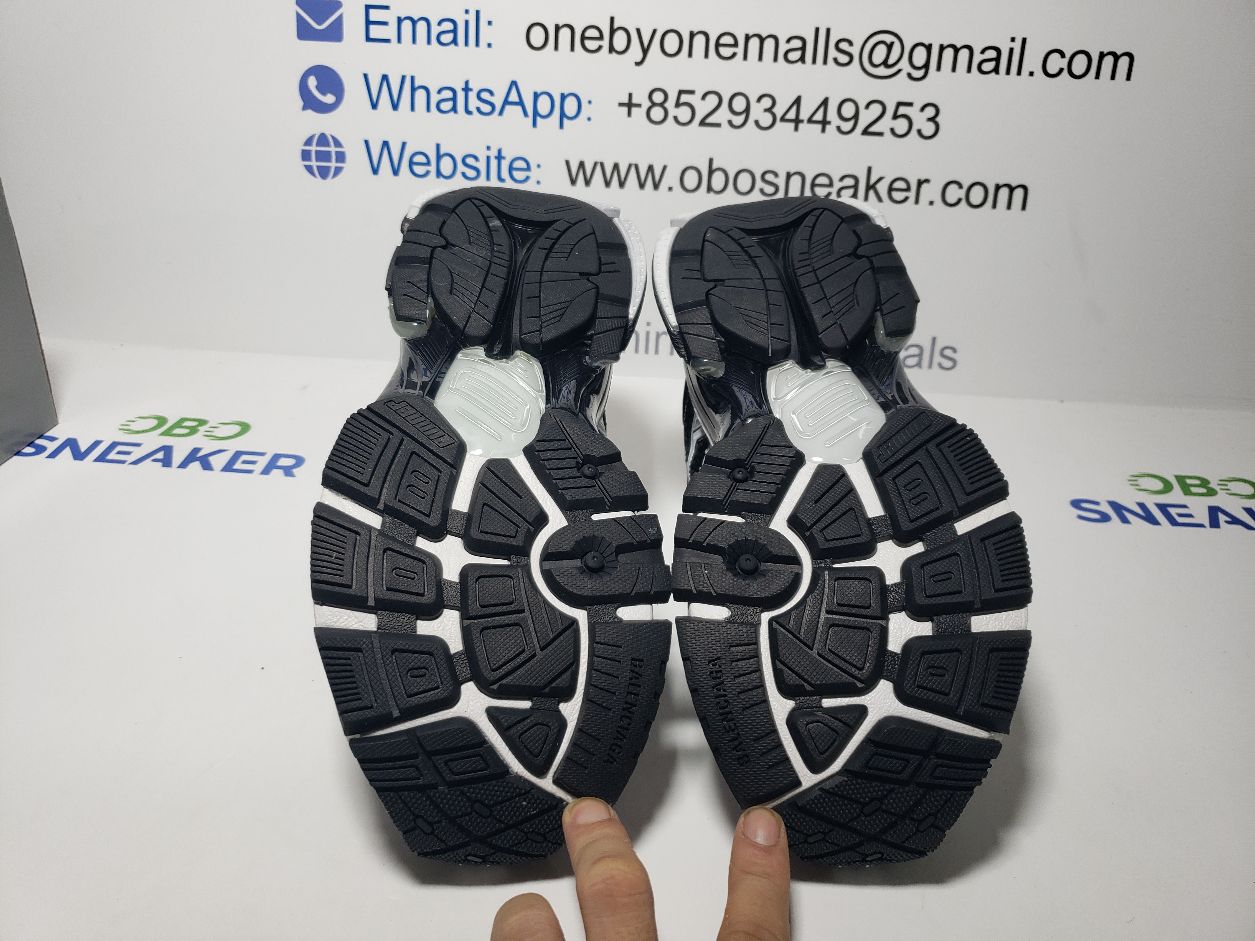 Balenciaga Runner Black White  677403W3RB29010 review Obosneaker 04