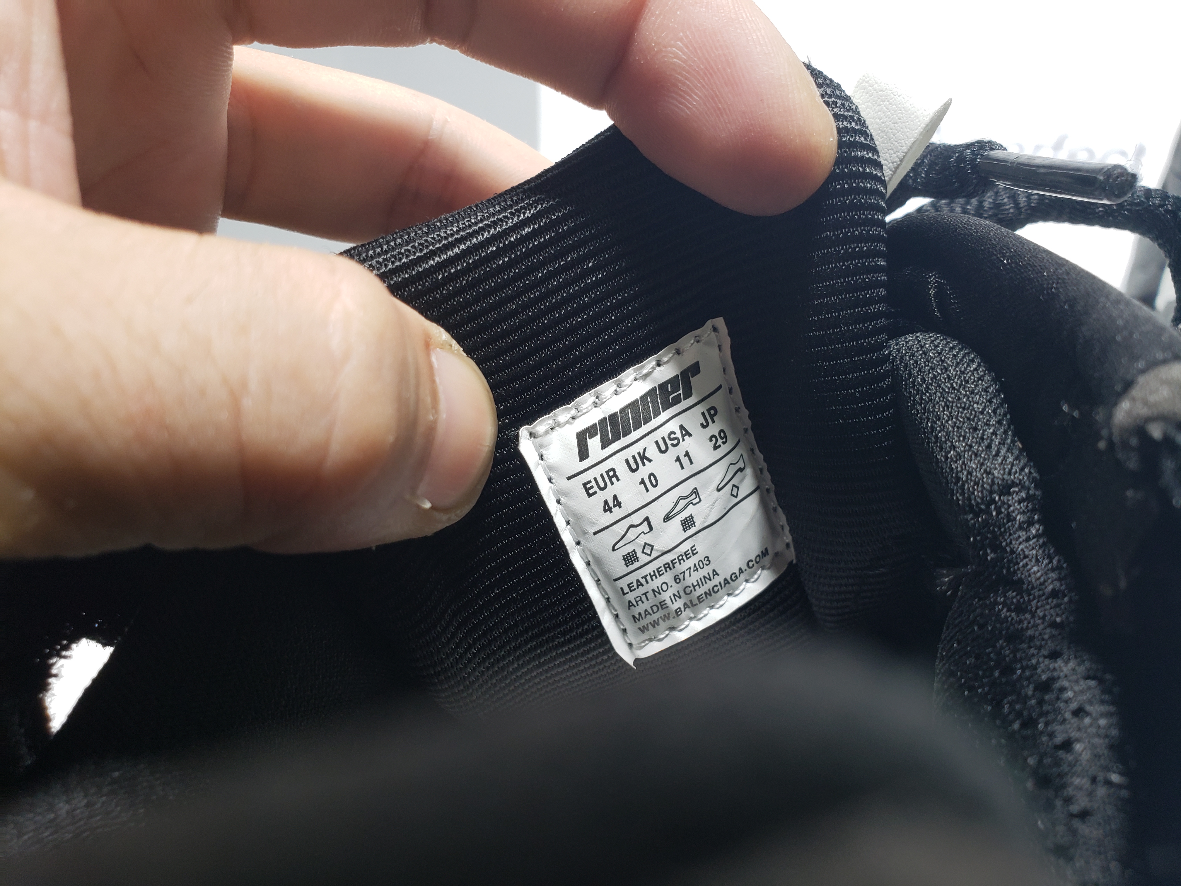 Balenciaga Runner Black White  677403W3RB29010 review Obosneaker 05