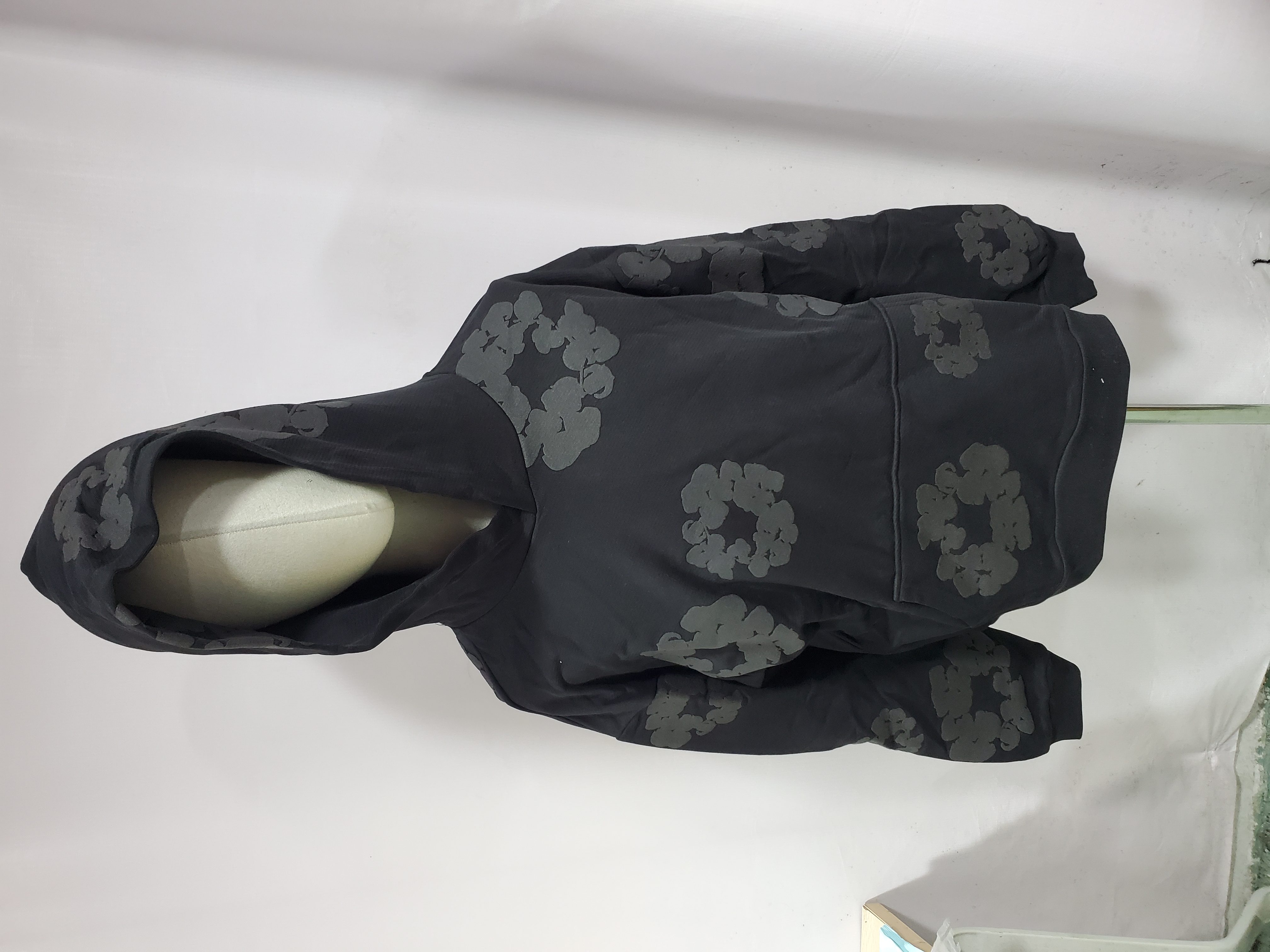 OBO Denim Tears Cotton Wreath Hoodie Black Monochrome review Obosneaker 01