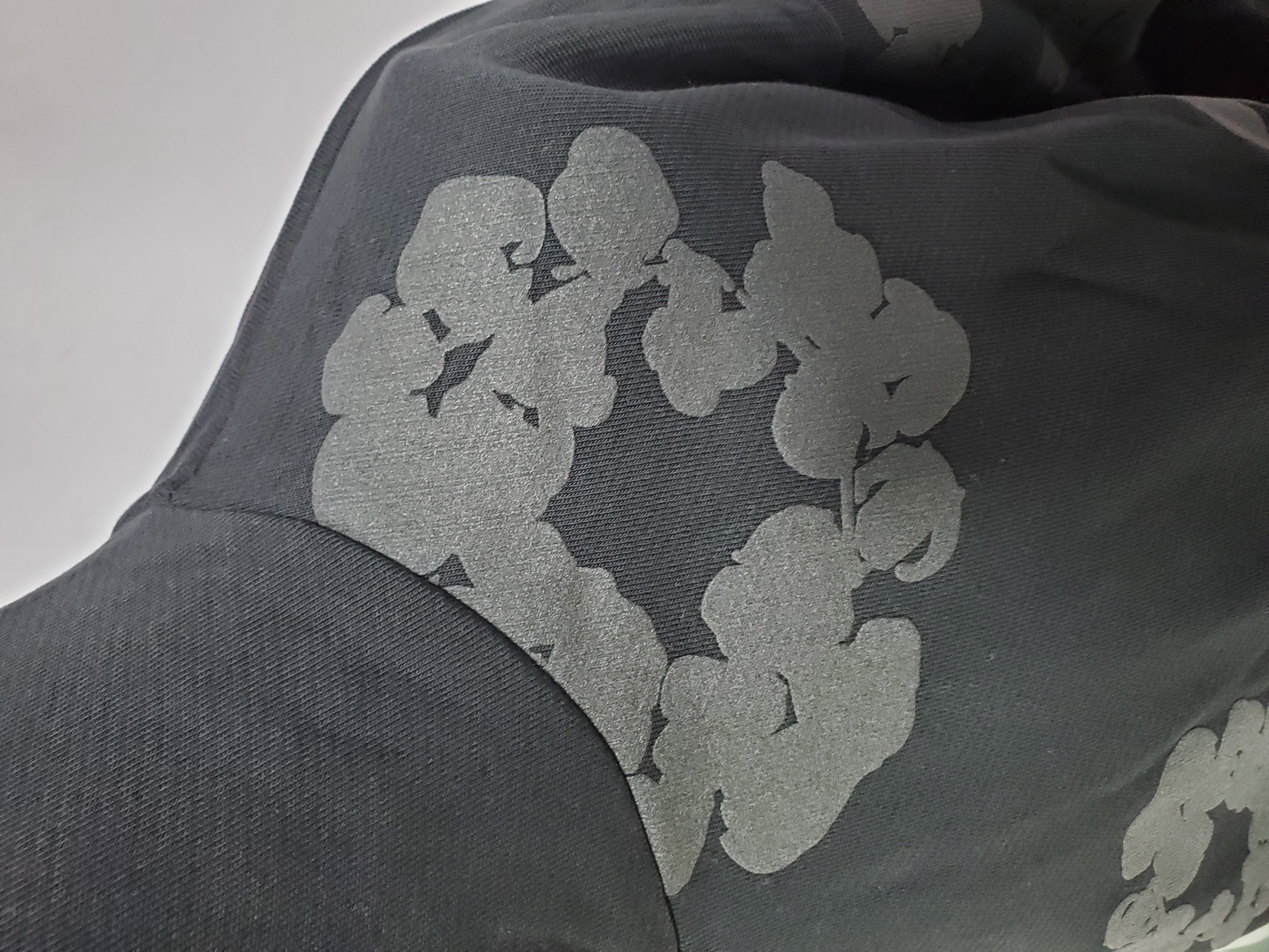 OBO Denim Tears Cotton Wreath Hoodie Black Monochrome review Obosneaker 02