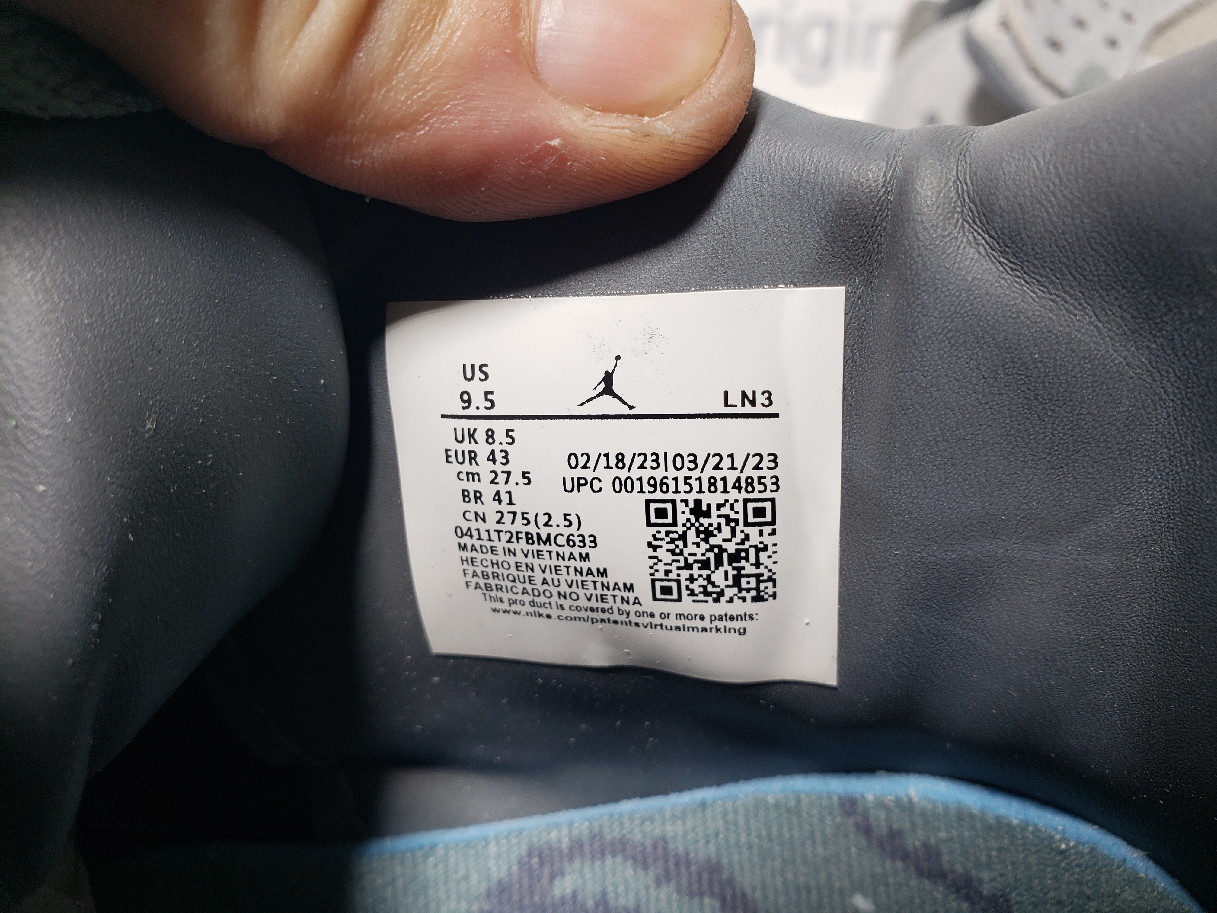 Air Jordan 4 Retro Kaws 930155-003  review Obosneaker 05