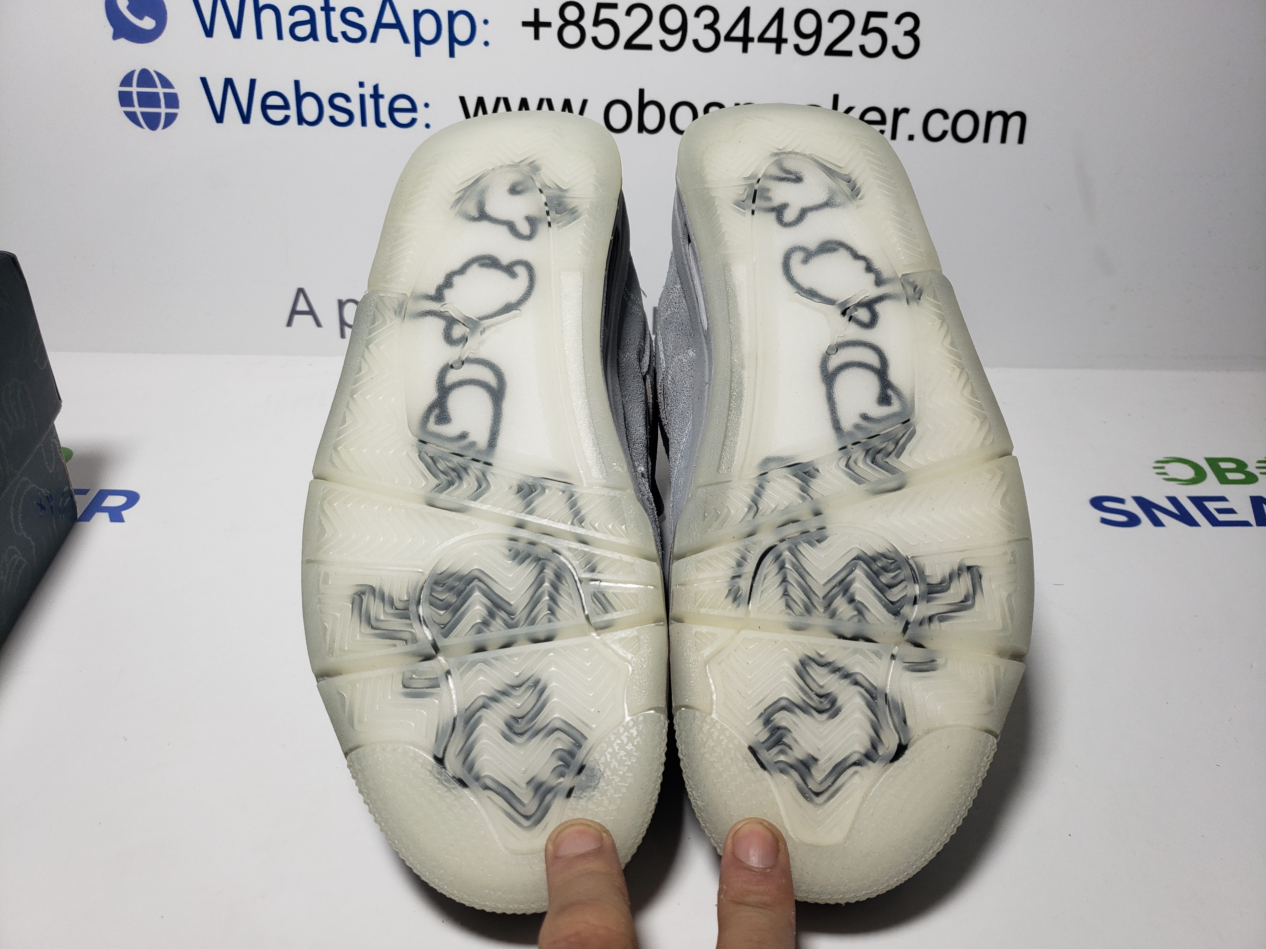 Air Jordan 4 Retro Kaws 930155-003  review Obosneaker 04