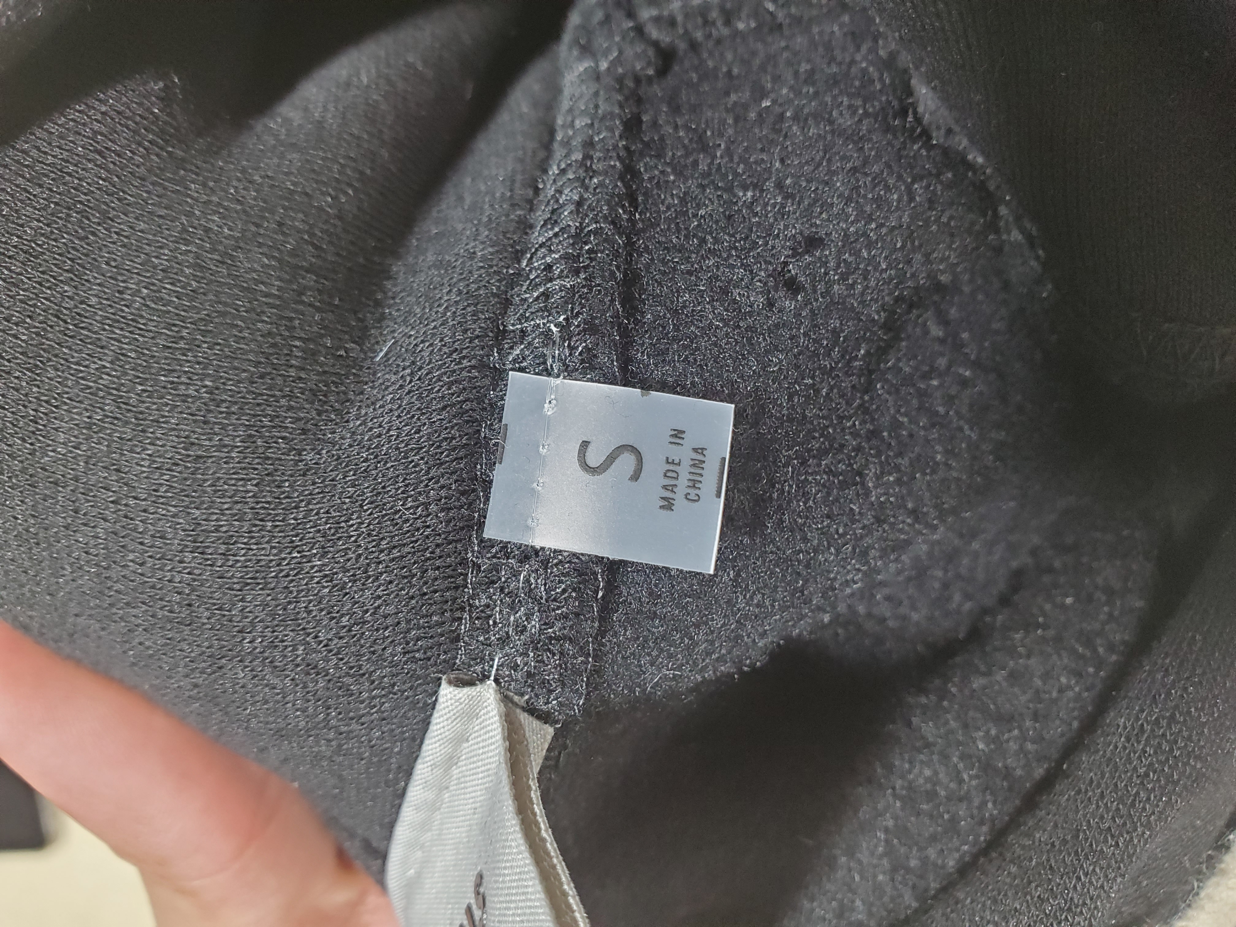  Fear Of God Essentials Pullover Hoodie Applique Logo Black review Obosneaker 02