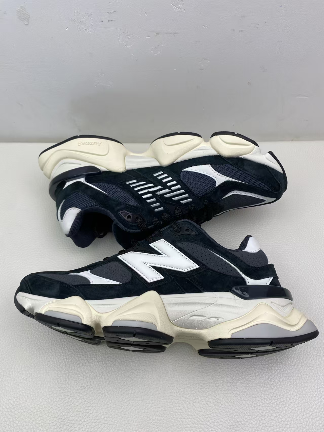 New Balance 9060 Black and White U9060AAA review Kim 01