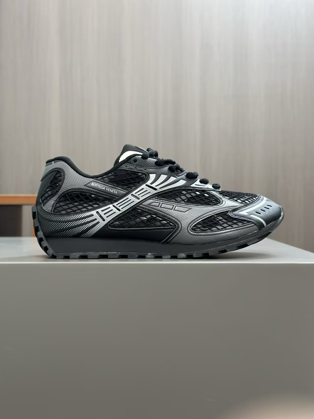 Bottega Veneta Orbit Black  741357V2X401000 review Les 00