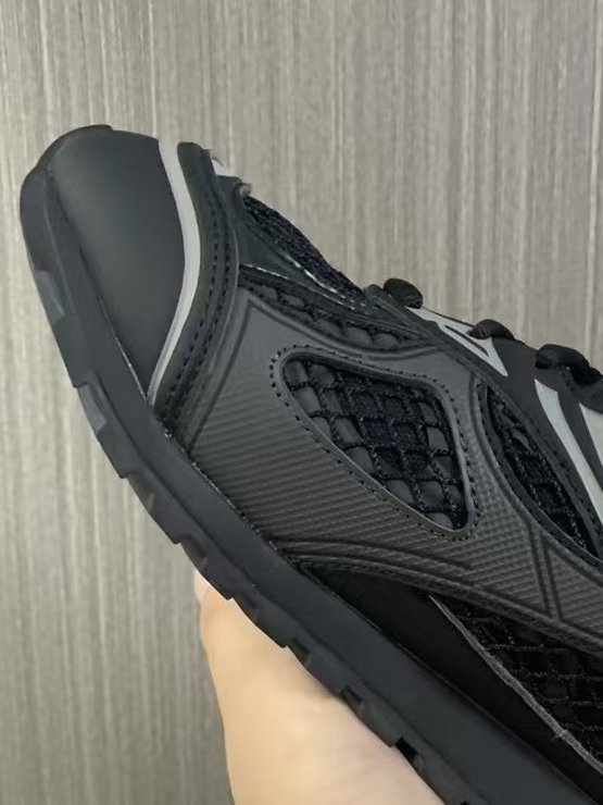 Bottega Veneta Orbit Black  741357V2X401000 review Les 02