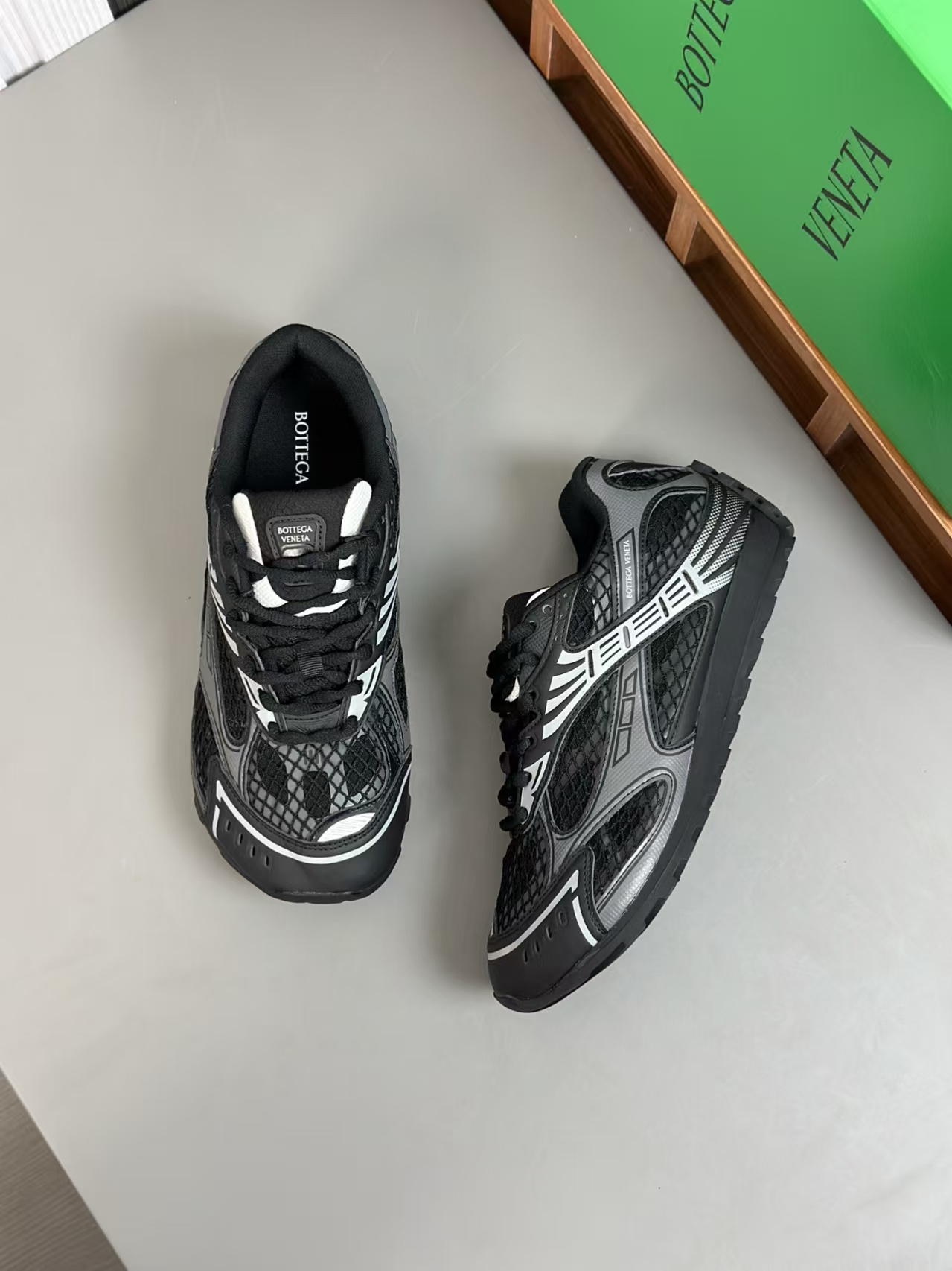 Bottega Veneta Orbit Black  741357V2X401000 review Oliver 00